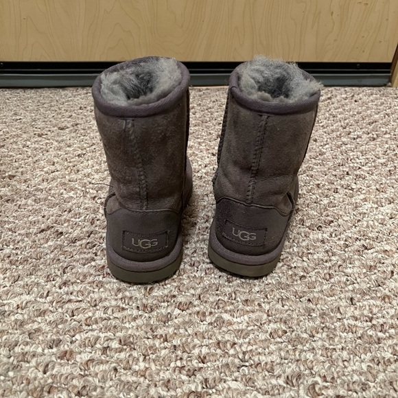 Girls Ugg boots - Picture 1 of 6